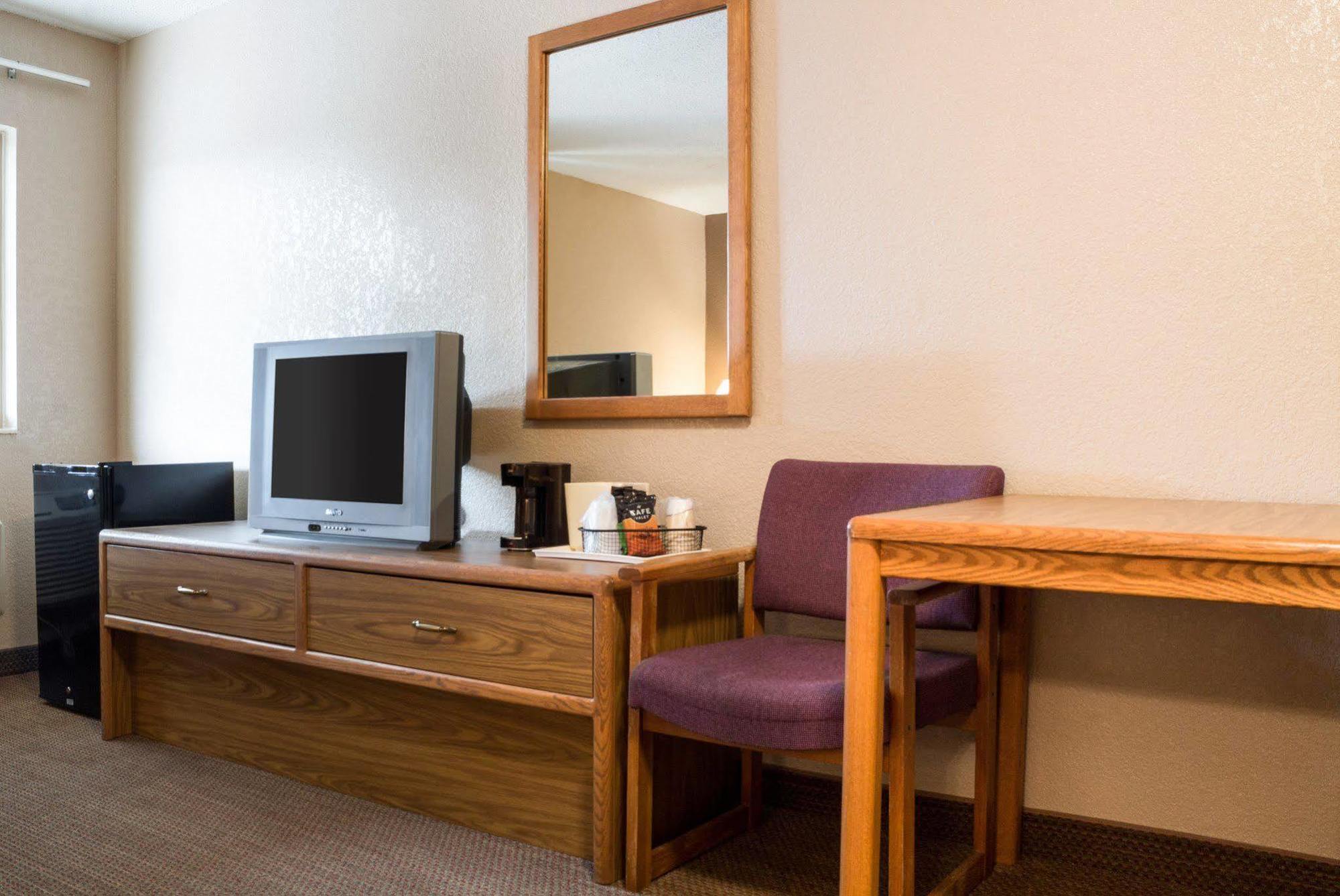 Rodeway Inn Fargo Esterno foto